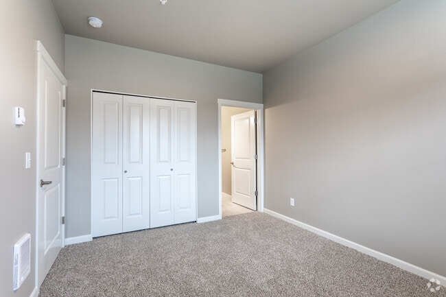 2BR, 2BA - 963 SF