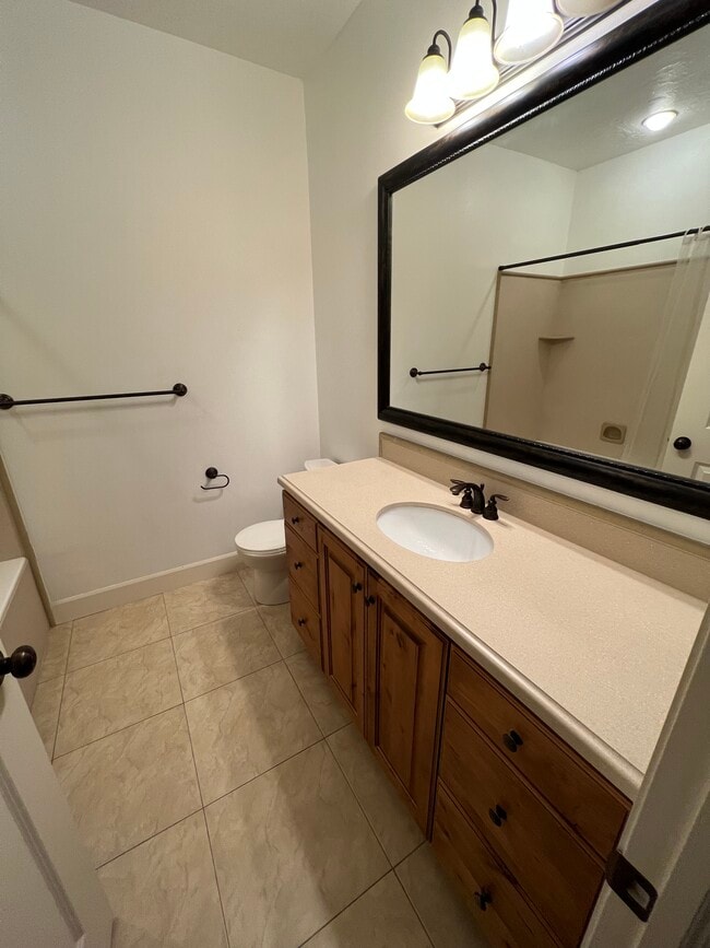 Photo - 949 N 920 W