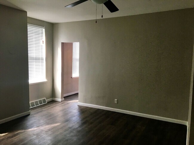 Photo - *** Amazing Apartment in Mt. Washington * Pet Friendly * Duplex style * Available Now * Spacious ... Unidad #1