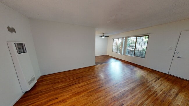 Photo - 950 Grand