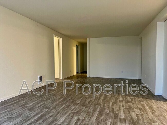 Photo - 1585 E Badger Rd