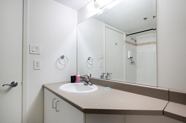 Photo - 1206 Rue Sanguinet Unit SI ID1261766P