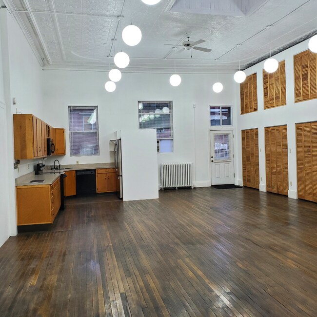 Photo - 1704 Mary St