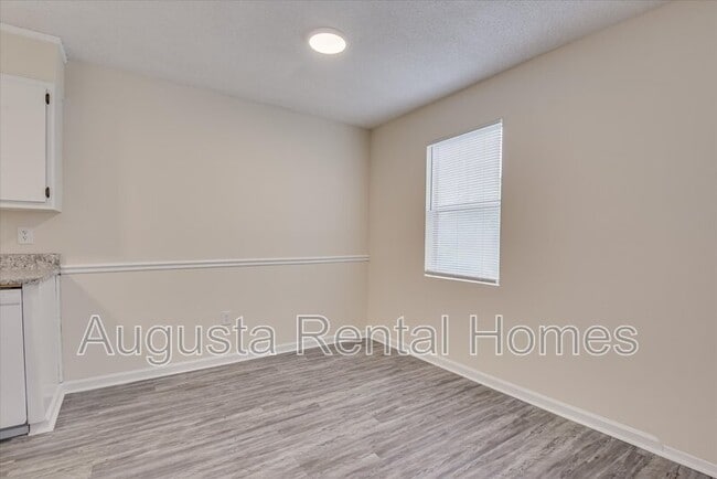 Photo - 2571 1/2 Tobacco Road - D