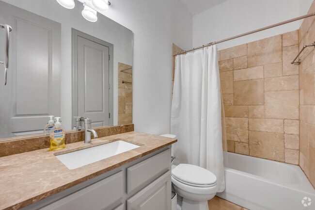 4 dormitorios, 3,5 dormitorios - 3335 pies cuadrados - Baño en el primer piso