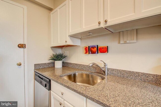 Photo - 4201 Cathedral Ave NW Unidad 1223E