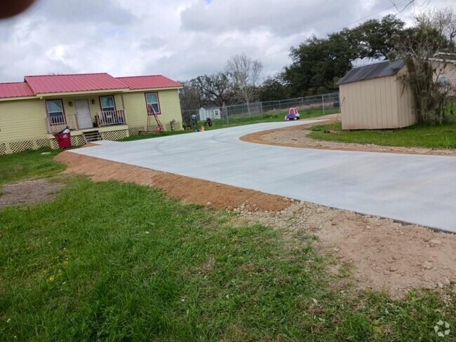 Building Photo - 7471 FM457 Rental