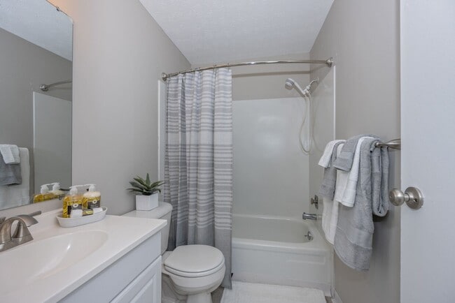 Woodside Apartments - Specials!