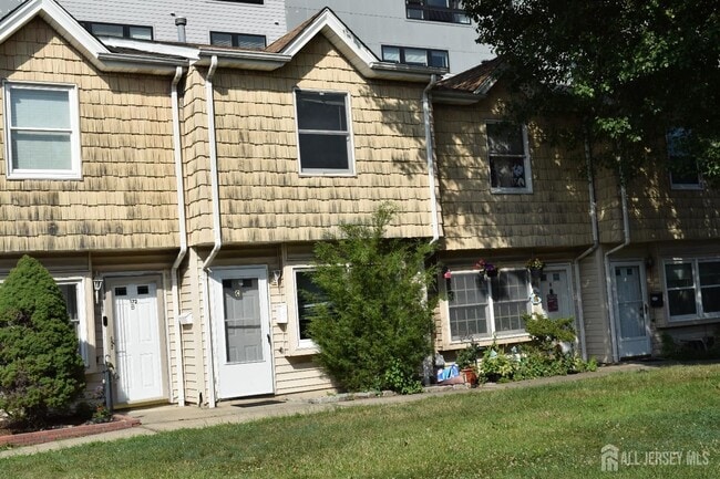 Building Photo - 172 Roosevelt Ave Unit C-C Rental