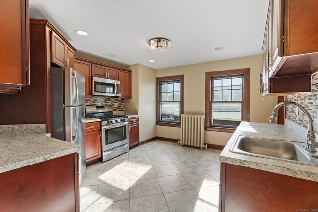 Photo - 117 Whitney St Unidad 3rd Fl