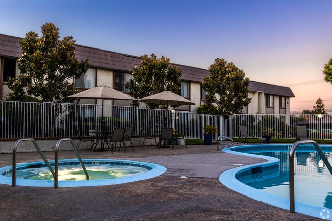 Photo - Sandpiper Apartments