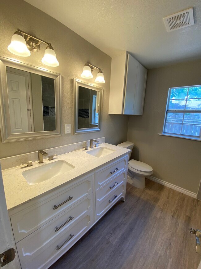 Photo - 200 E Freeman St