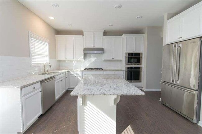 Photo - 1950 Bainbridge Ln