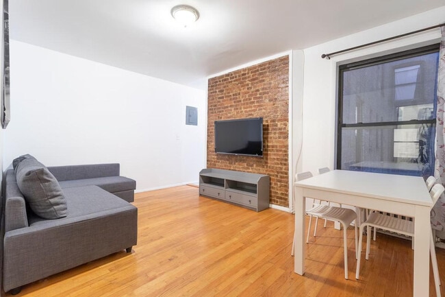 Building Photo - 1805 1st Ave Unit ID1032030P Rental
