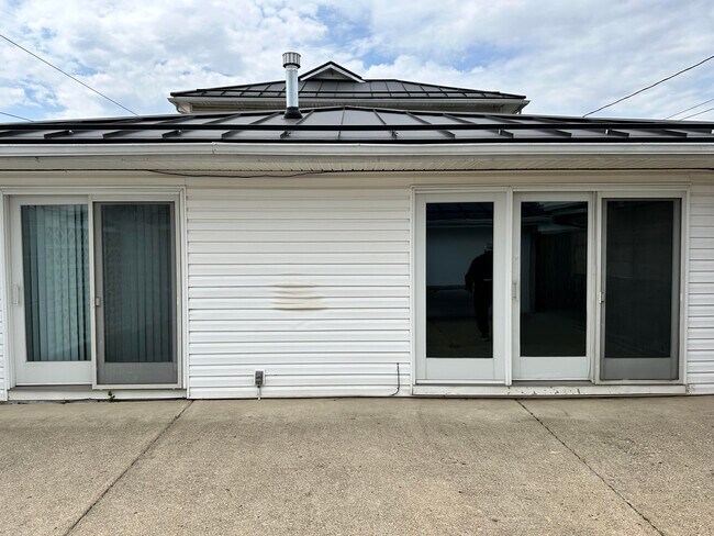 patio - 52 N Main St Unidad 1