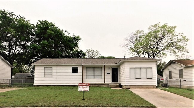 1100 Estes Dr