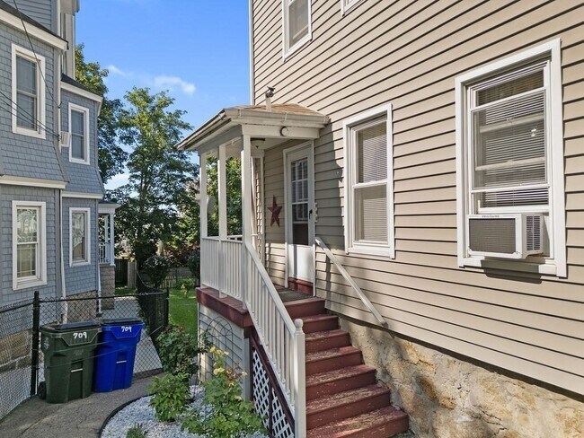 Photo - 709 Maple St Unit 3