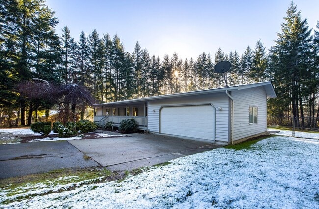 Photo - Immaculately maintained rambler in Sammamish with huge yard!!
