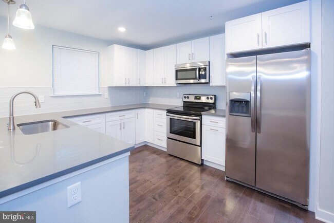 Photo - 1228-32 W College Ave Unit 4