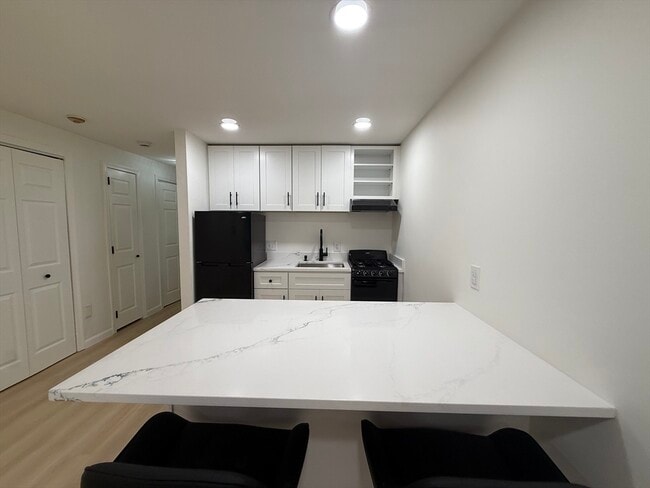 Building Photo - 2 Greenbriar Dr Unit 103