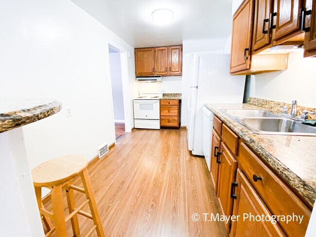 1733-1735 Helen Drive