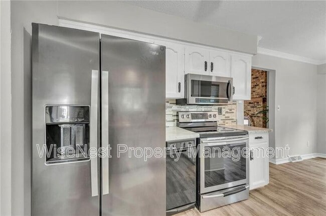 Photo - 305 NW Shamrock Ave