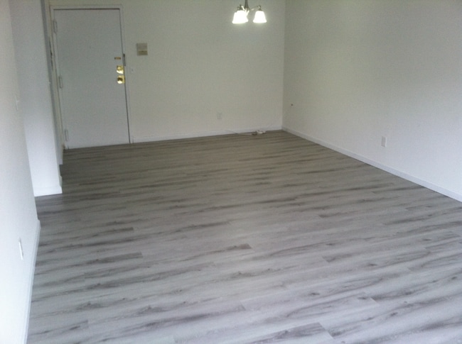 Photo - 208 Undercliff Ave Unit B7