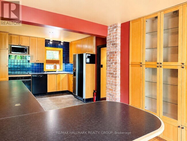 Photo - 3565 Albion Rd S
