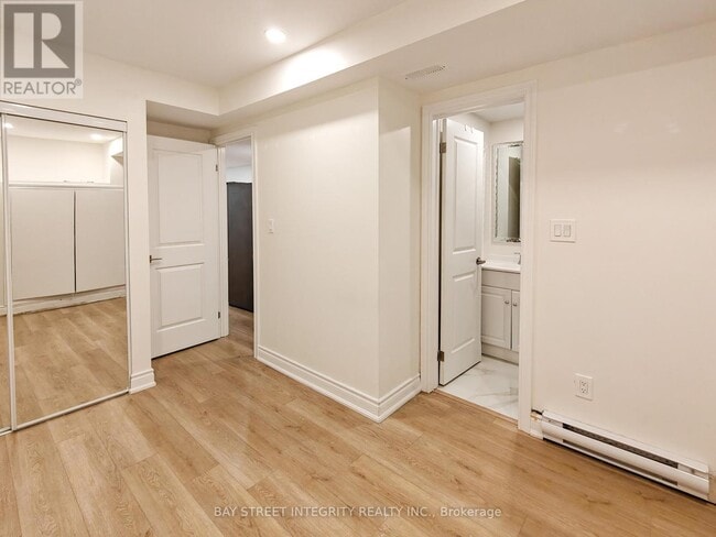 Photo - 598 Crawford St
