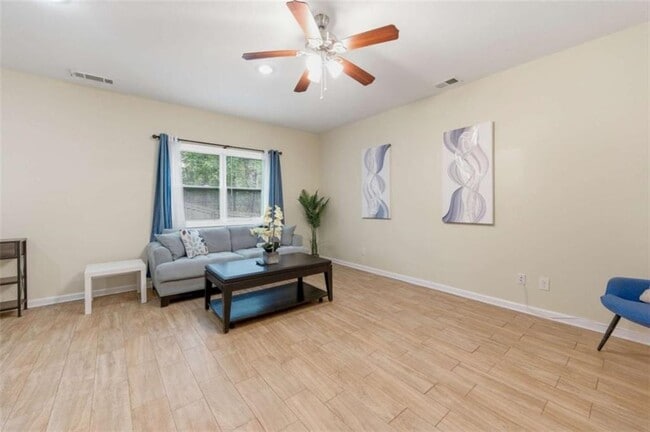 Photo - 5732 Vinings Pl Dr SE