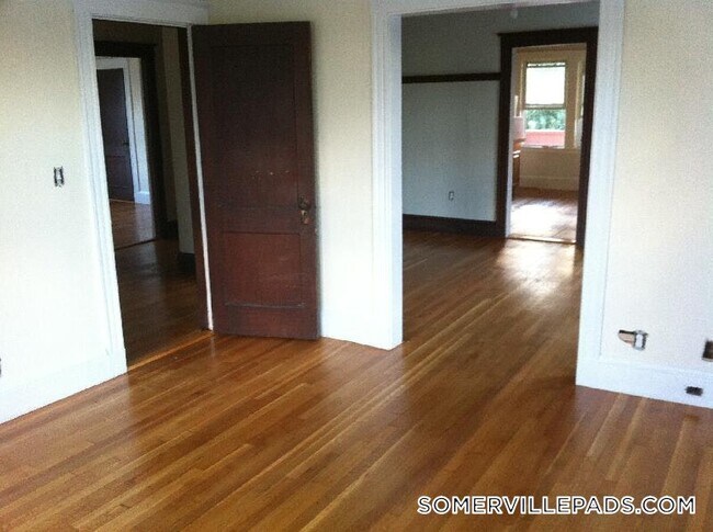 Photo - 18 Bond St Unit 1