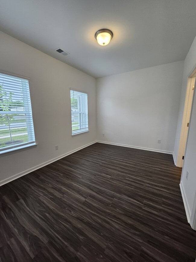 Photo - 129 Rosebush Ln