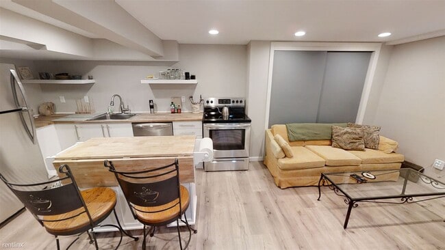 1 br, 1 bath Duplex - 2402 Brockman Blvd - 1 br, 1 bath Duplex - 2402 Brockman Blvd Casa Adosada