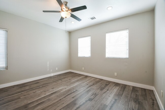 Building Photo - 3249 Dixie Dr Unit B