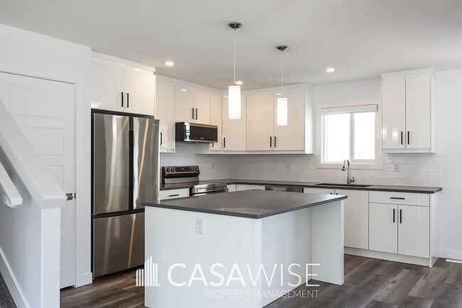 Building Photo - 6548-6175 175 Ave NW