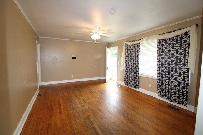 Photo - 32 Hilltop St