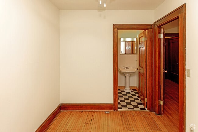 Studio, 1BA - 450 SF