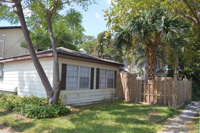 Photo - 3648 Riverside Ave Apartamento Unidad 1