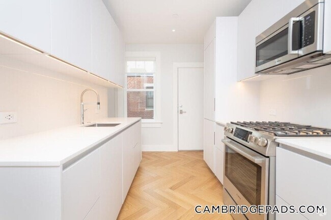 Building Photo - 19A Forest St Rental