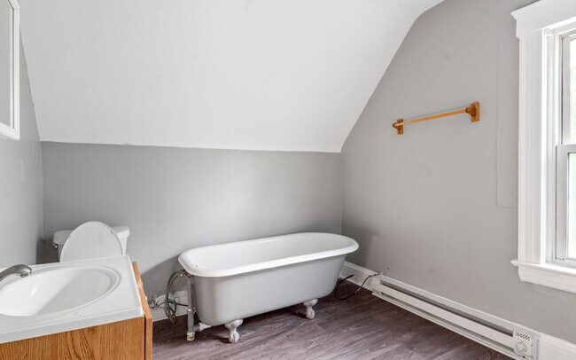 Photo - 1261 E 99th St Unidad 1261 E 99th St - B