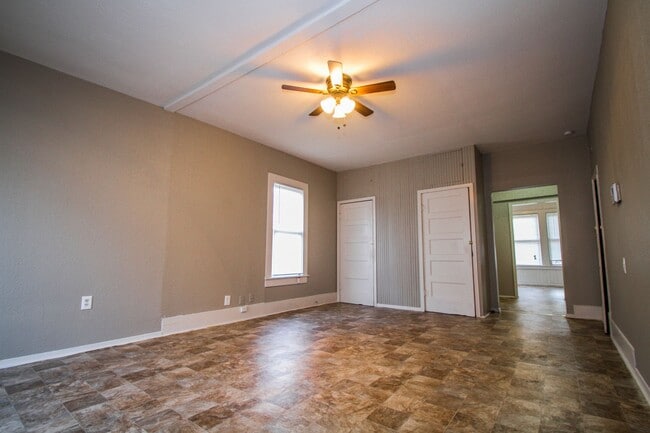 Photo - 512 Cooper St