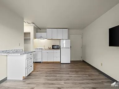 618 Gambell St Unit 31