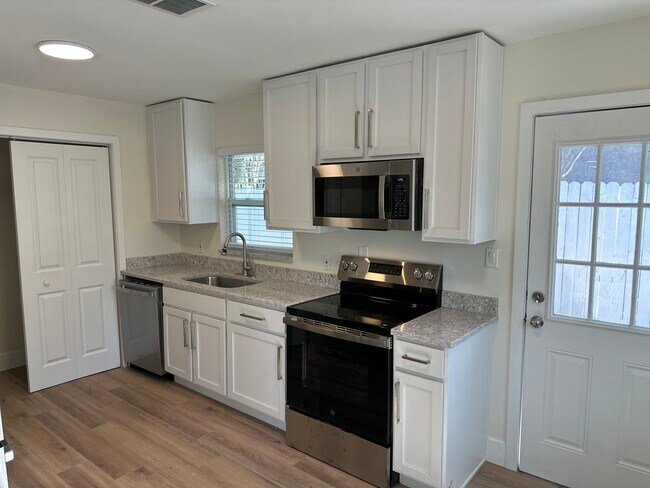 Photo - 3111 W Spruce St