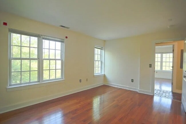 Photo - 419 17th St NW