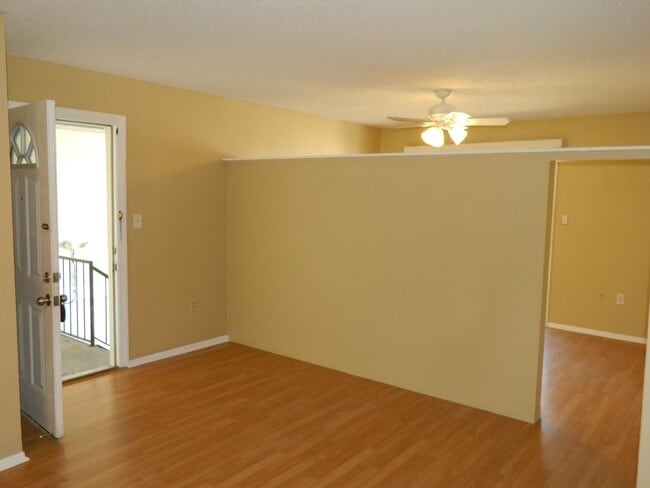 Photo - 1 Bed / 1 Bath Condo with Balcony – Seminole County – Water Included!