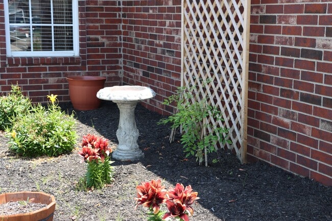 Photo - 805 SW Sandrock Rd