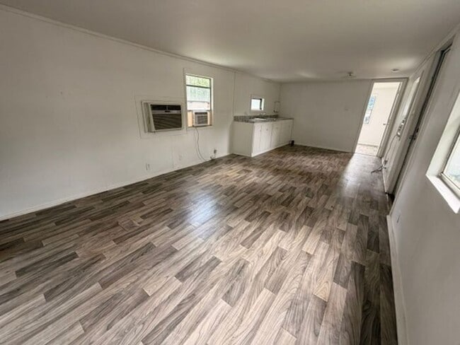 Building Photo - Cute 2 Bed in Greenville!