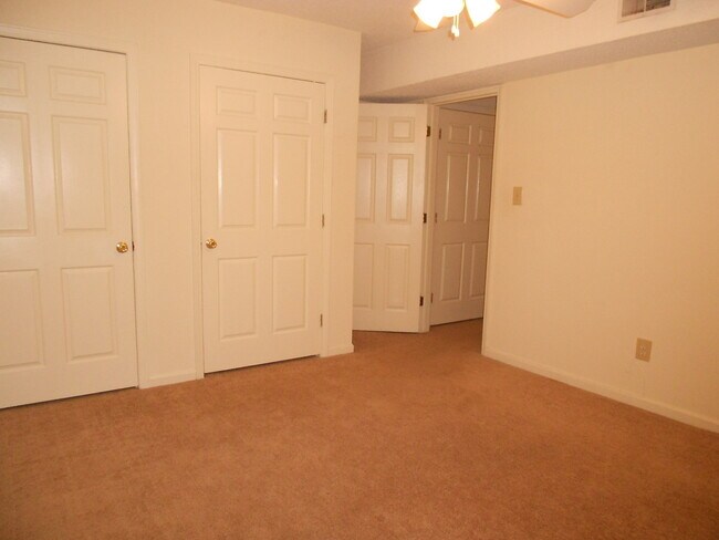 Photo - Spacious 2 Bedroom Condo Near Downtown Ath...