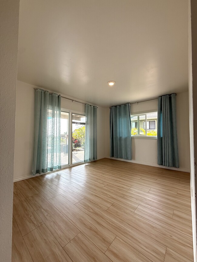 Building Photo - 74-5054 Kealapua St Unit Downstairs 3BR Rental