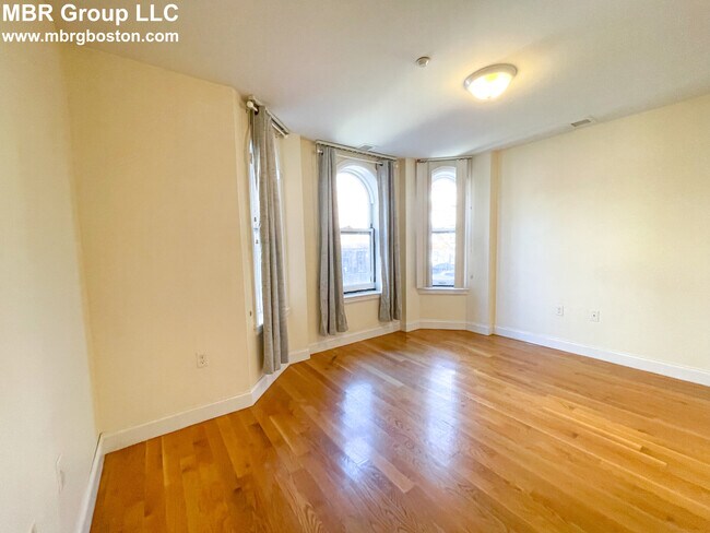 Building Photo - 95 Westland Ave